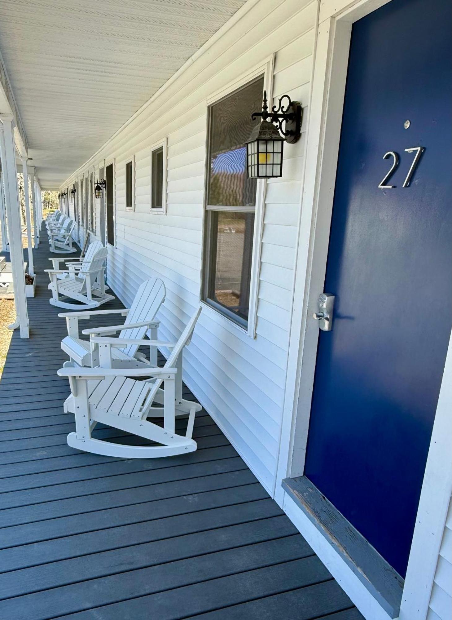 Eden Village And Motel 2*